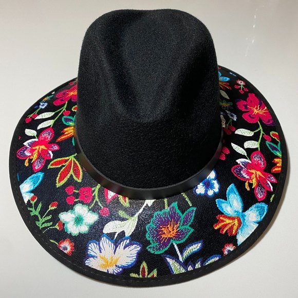 N.R. Accessories - NWOT! N.R. Hat Women’s Medium Sombrero 5XXXXX